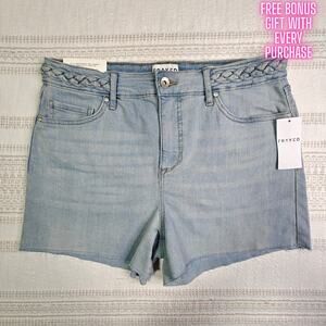 Frayed High Rise Junior Light Wash Denim Shorts Size 10/30 NWT